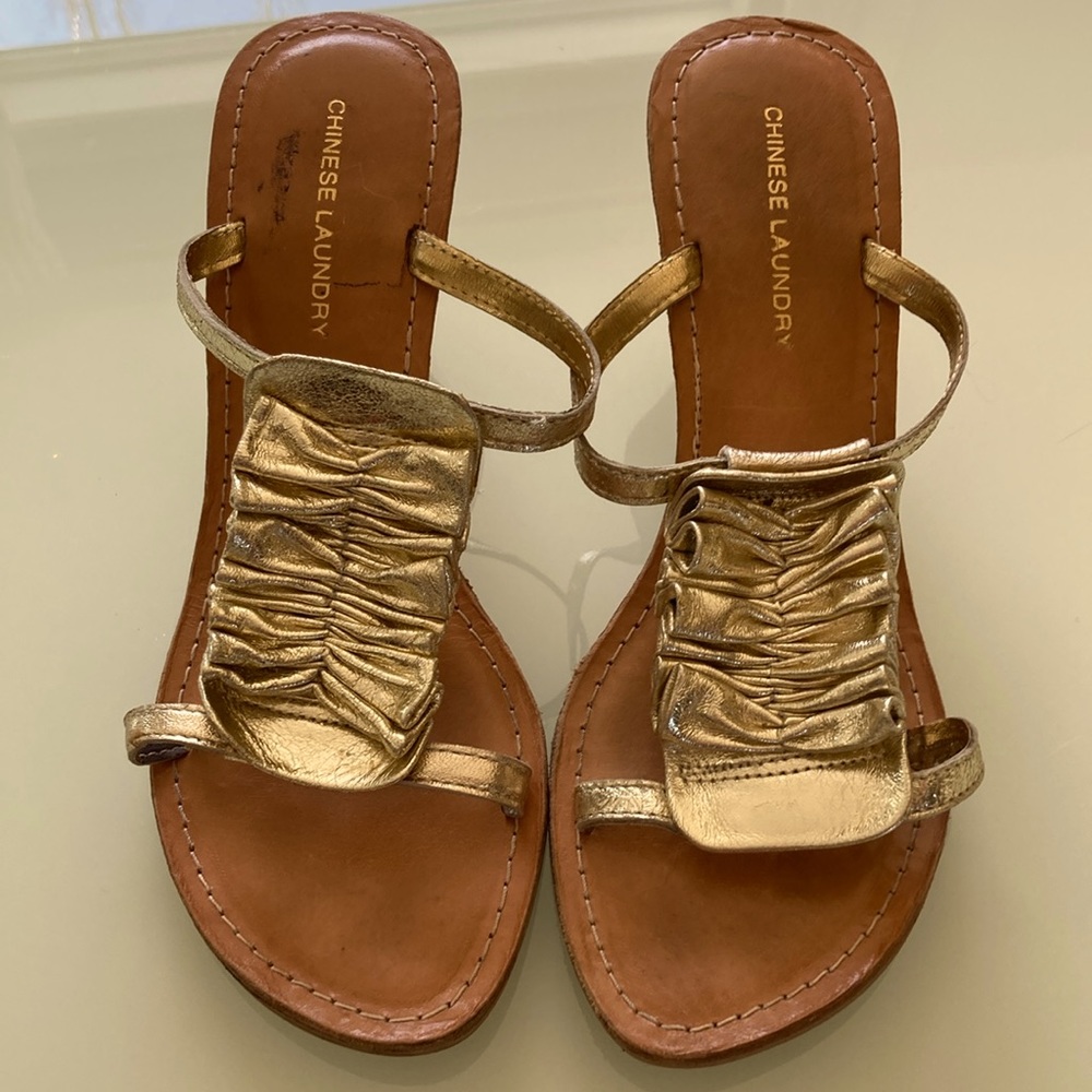 EUC - Chinese Laundry gold strappy sandals. Size 9. Riza. Wedge heel.